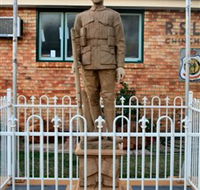 Soldier Statue Memorial Chinchilla - Accommodation Sydney