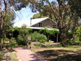 St Anne's Vineyard - Myrniong - Sydney 4u 0