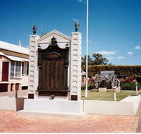 Gayndah War Memorial - Sydney 4u