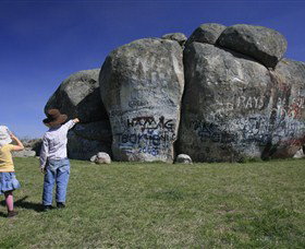 Thunderbolts Rock - Accommodation Sydney 0