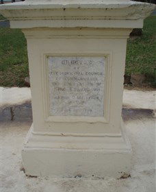 The Coronation Lamp Memorial - Accommodation Sydney 1