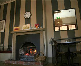 Gerry's @ The Commercial Hotel - Accommodation Sydney 2