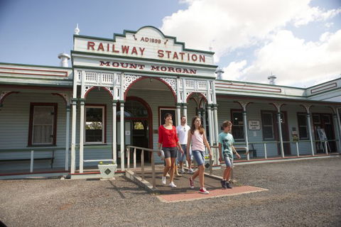 Rockhampton To Carnarvon Gorge Four Night Drive - Sydney 4u 3