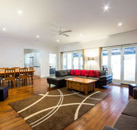 The Retreat Port Stephens - Sydney 4u
