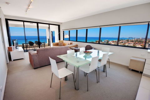 Ultra Broadbeach - Sydney 4u 12