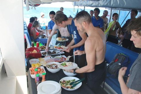 Great Barrier Reef Dive And Snorkel Cruise From Mission Beach - Sydney 4u 9