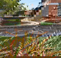Bauer and Wiles Memorial Fountain - Accommodation Sydney