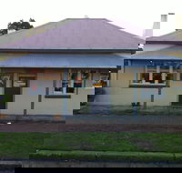 Teddy Bears Downstairs and Grandma's Feather Bed - Accommodation Sydney