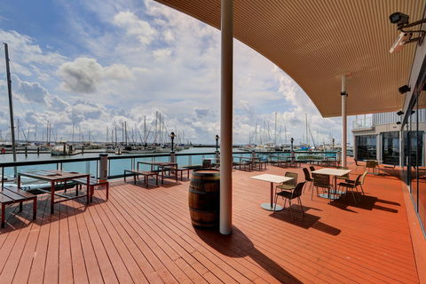 Hervey Bay Boat Club - Sydney 4u 1