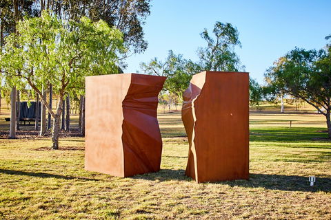 Sculpture Walk At WSU Campbelltown Campus - Sydney 4u 0