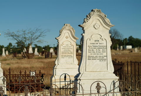 Charters Towers Cemetery - Sydney 4u 0