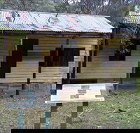 Scutts Hut - Sydney Resort