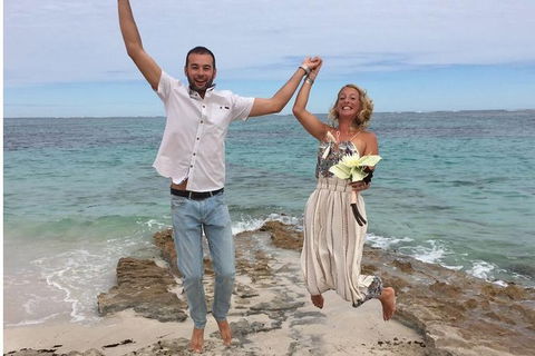 Elope In Paradise - Weddings At Mission Beach - Sydney 4u 1