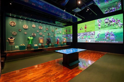 Ultimate Sports Lovers Bus Tour Of Melbourne - Sydney 4u 4