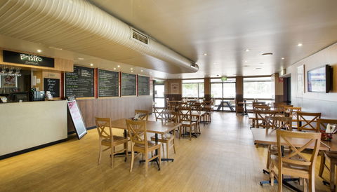 Castle Hill Tavern - Sydney 4u 2