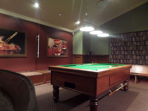 Castle Hill Tavern - Sydney 4u 6