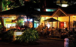 Apres Beach Bar & Grill - Palm Cove - Sydney 4u 1