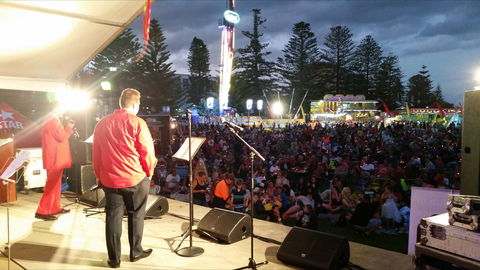 A Luminous Christmas At The Entrance - Sydney 4u 0