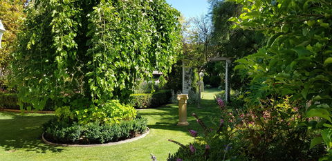 Camelot Garden Stroll - Accommodation Sydney 0
