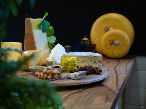 Taste Yarra Valley - Tasting Flights: Wine And Cheese - Accommodation Sydney 1