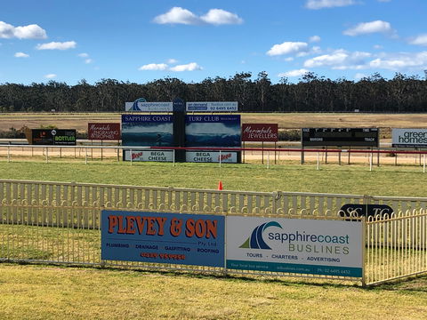 Tathra Cup Hawaiian Themed Fashions On The Field - Sydney 4u 0