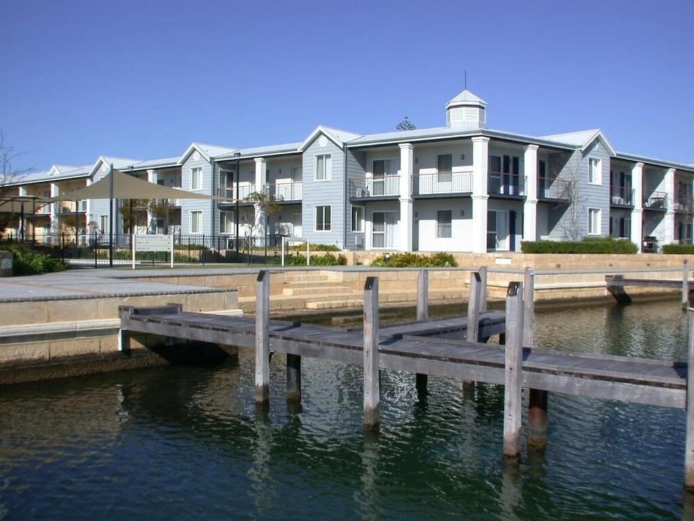 Halls Head WA Accommodation Sydney