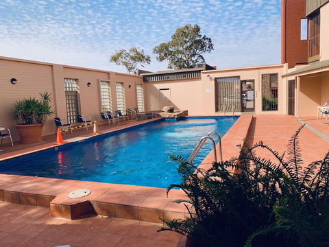 Desert Cave Hotel - Sydney 4u 5