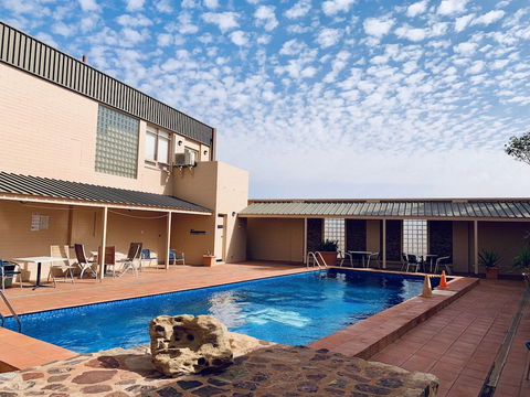Desert Cave Hotel - Sydney 4u 6