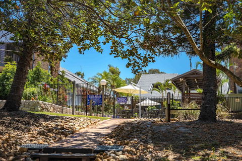 Glen Eden Beach Resort - Accommodation Sydney 4