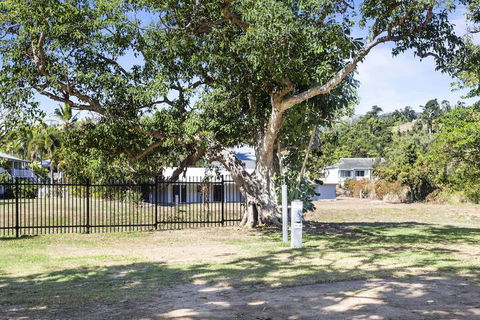 Tasman Holiday Parks - Airlie Beach - Sydney 4u 3