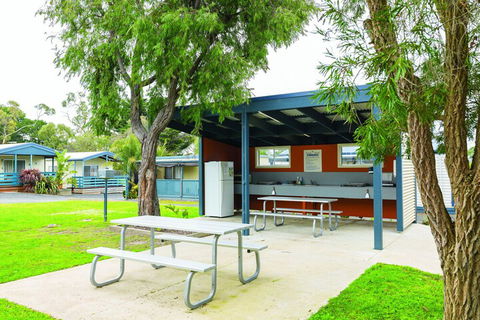 Amaroo Holiday Park - Sydney 4u 1