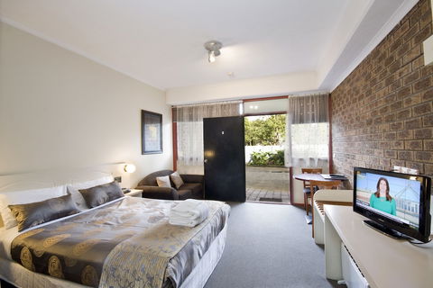 Lorne Coachman Inn - Sydney 4u 6
