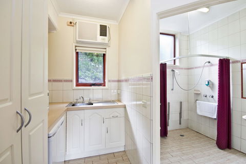 Lorne Coachman Inn - Sydney 4u 3