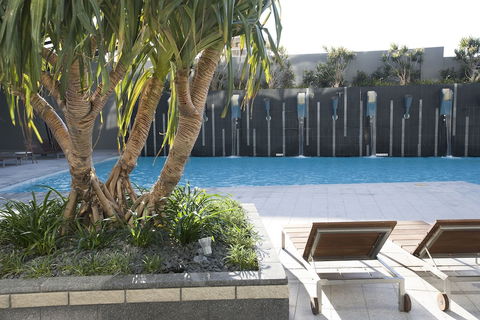 Mantra Circle On Cavill - Accommodation Sydney 4