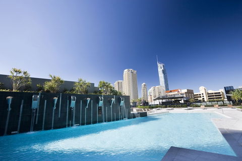 Mantra Circle On Cavill - Accommodation Sydney 3