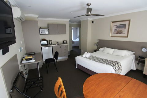 Aston Hill Motor Lodge - Accommodation Sydney 7