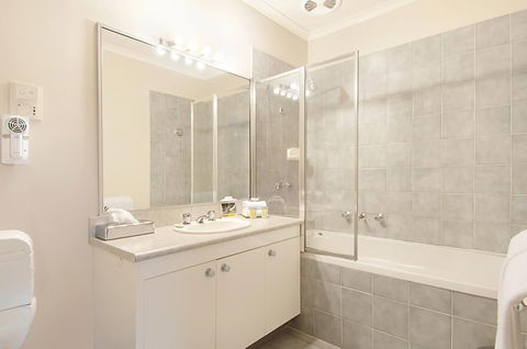 Ringwood Lake Inn - Sydney 4u 6