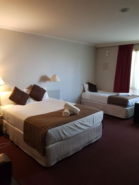 Ringwood Lake Inn - Sydney 4u 5