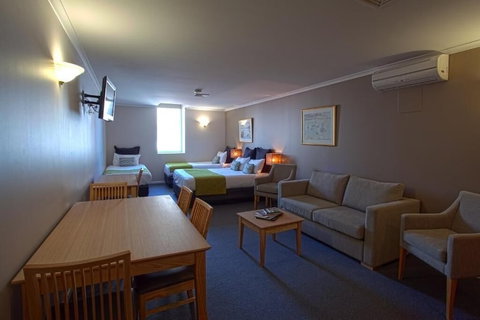 Quest Waterfront Serviced Apartments - Accommodation Sydney 3