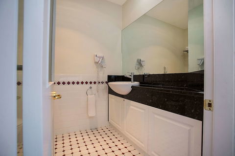 Quality Hotel Bentinck - Sydney 4u 6
