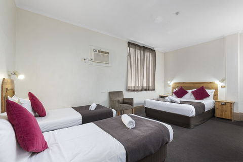 Adelaide Paringa - Sydney 4u 4