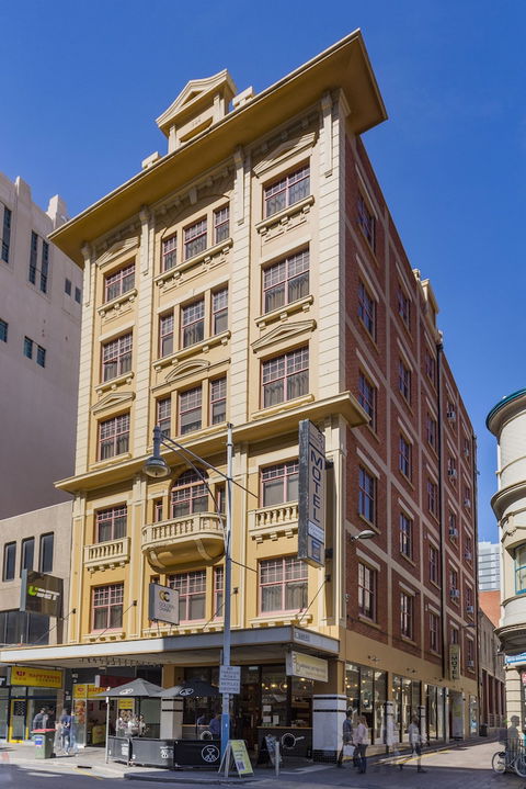 Adelaide Paringa - Sydney 4u 0