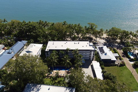 Agincourt Beachfront Apartments - Accommodation Sydney 3