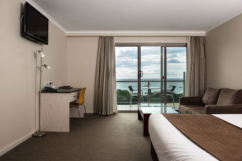 Beachfront At Bicheno - Sydney 4u 5