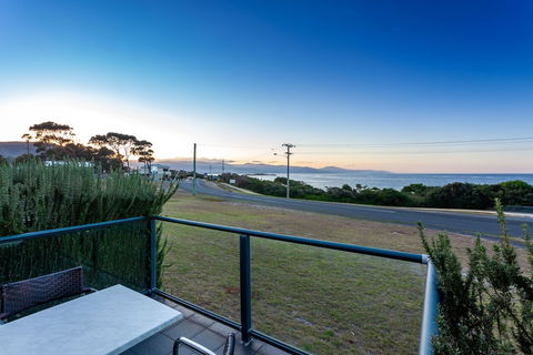 Beachfront At Bicheno - Sydney 4u 4