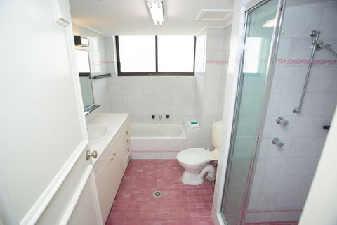 Imperial Surf Private Apartments - Accommodation Sydney 5