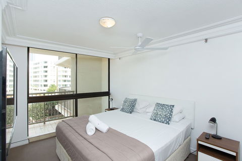 Imperial Surf Private Apartments - Accommodation Sydney 6
