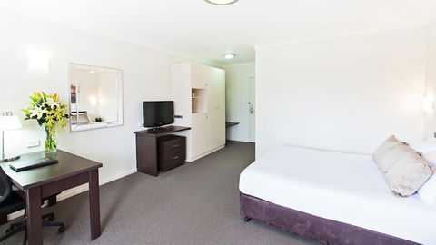 Ibis Styles Canberra Tall Trees - Sydney 4u 6