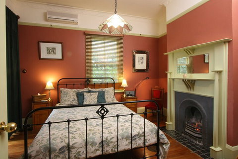 Moments Mountain Retreat - Sydney Resort 3