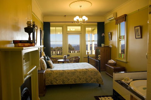 Moments Mountain Retreat - Sydney Resort 6